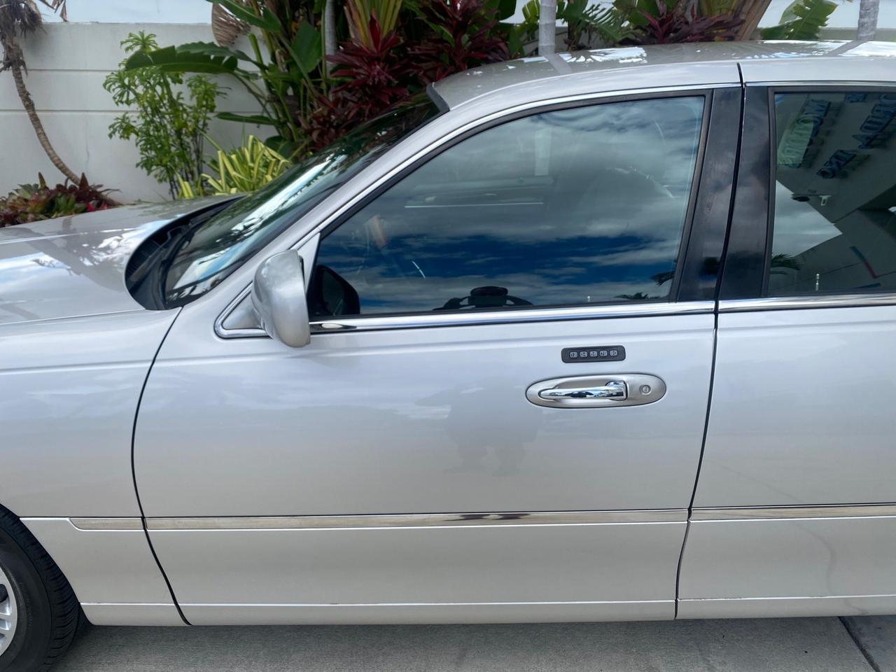 2009 Lincoln Town Car Signature Limited LOW MILES 50,225 Pompano Beach FL