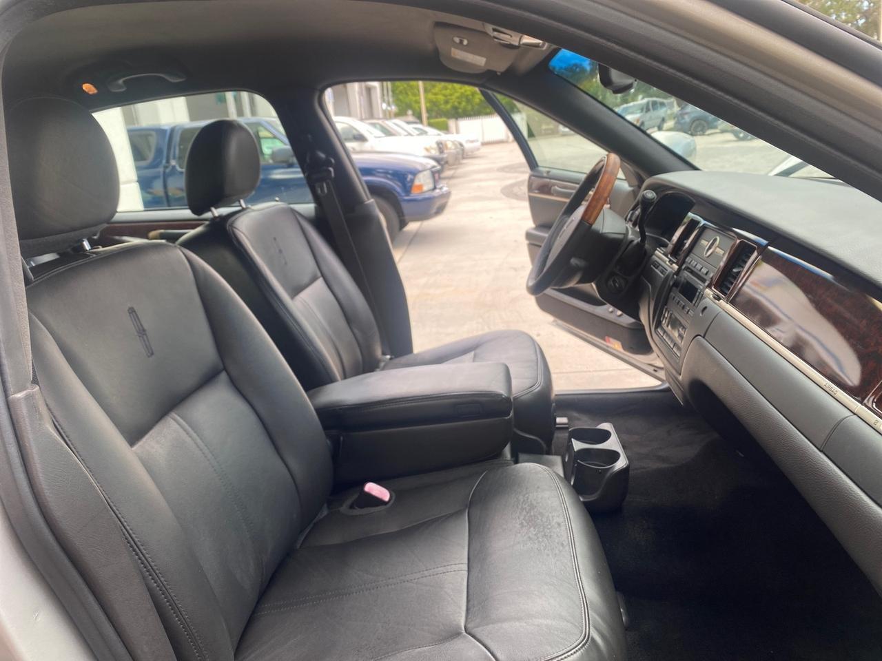 2009 Lincoln Town Car Signature Limited LOW MILES 50,225 Pompano Beach FL