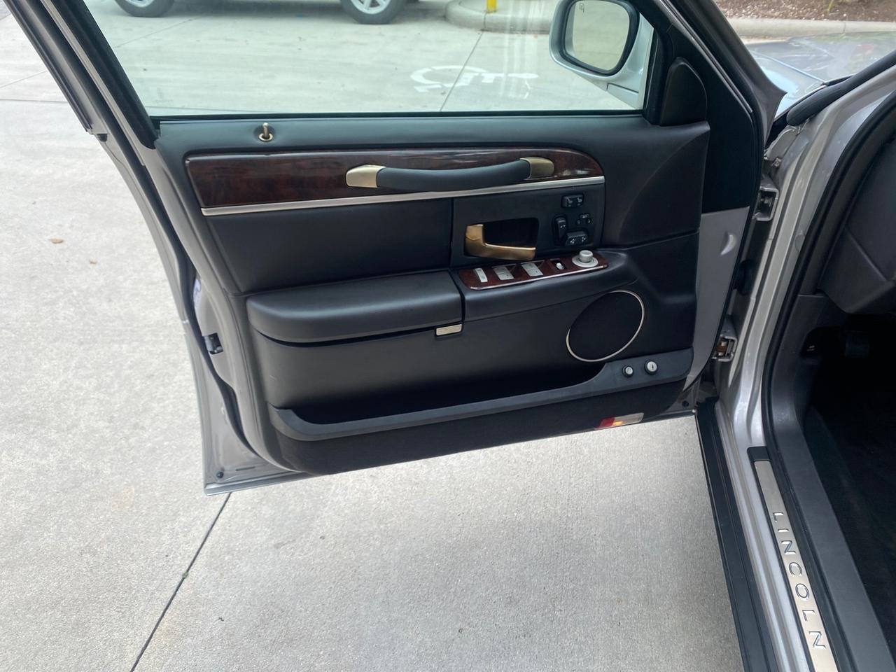 2009 Lincoln Town Car Signature Limited LOW MILES 50,225 Pompano Beach FL