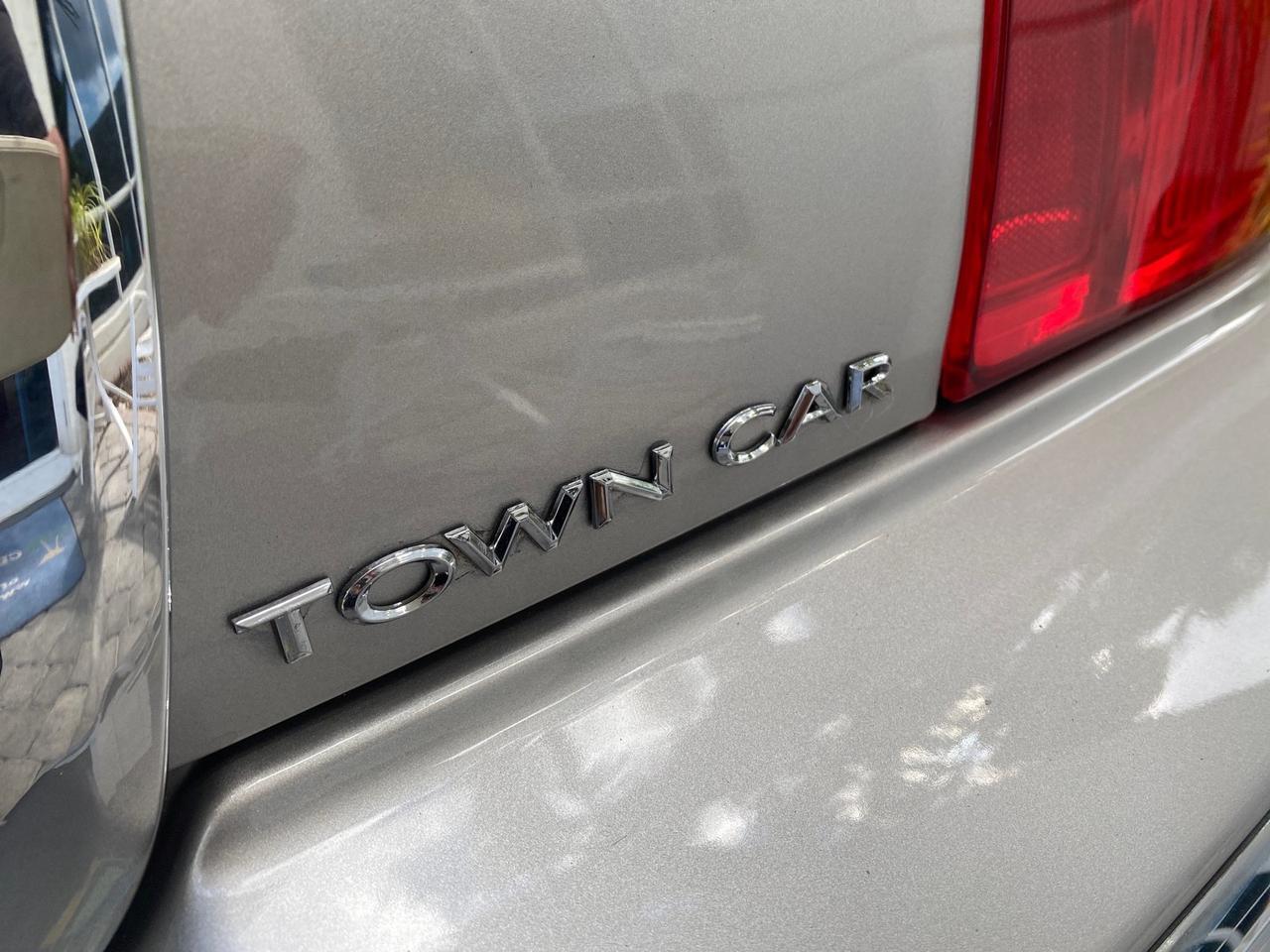 2009 Lincoln Town Car Signature Limited LOW MILES 50,225 Pompano Beach FL