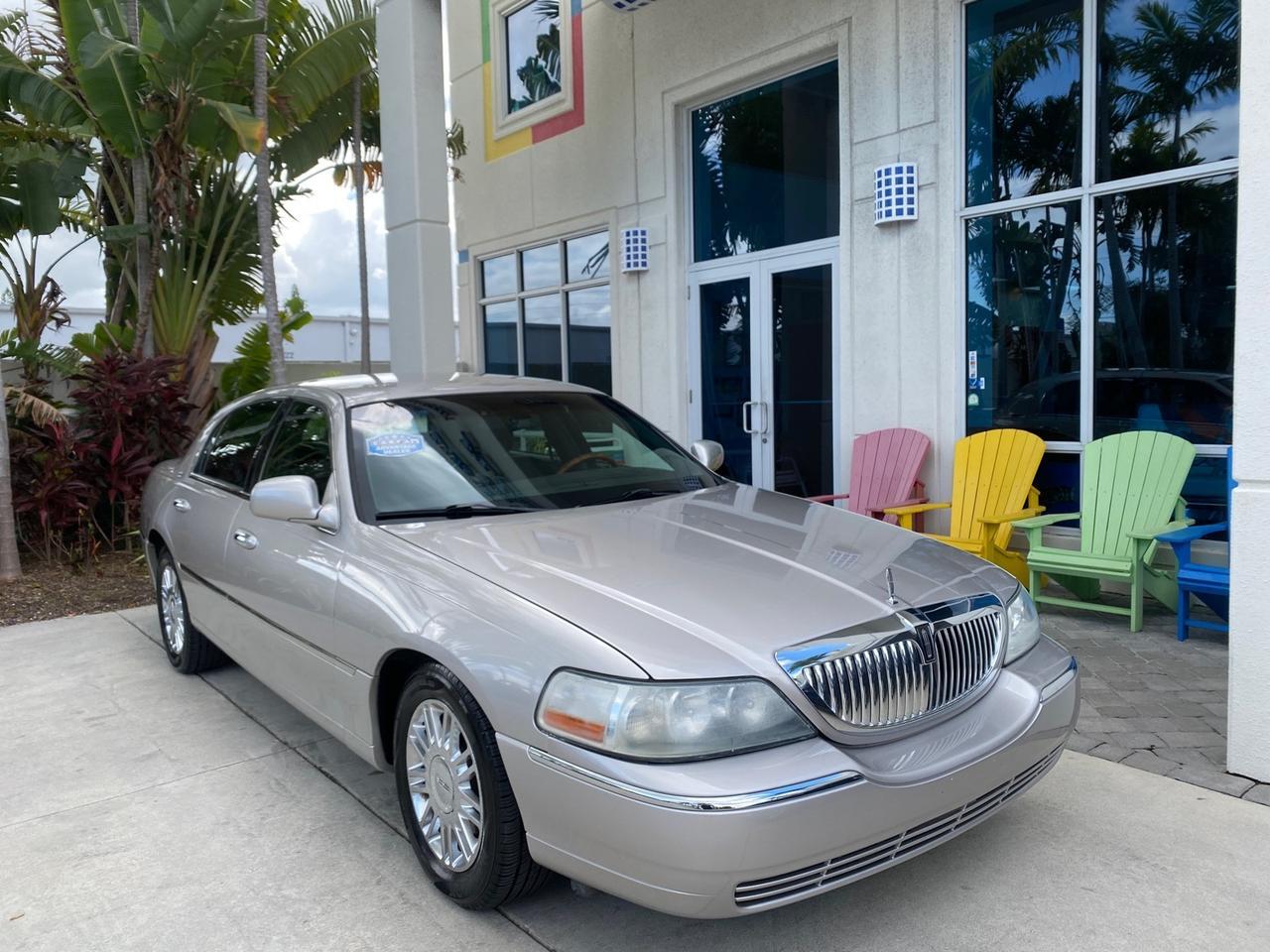 2009 Lincoln Town Car Signature Limited LOW MILES 50,225