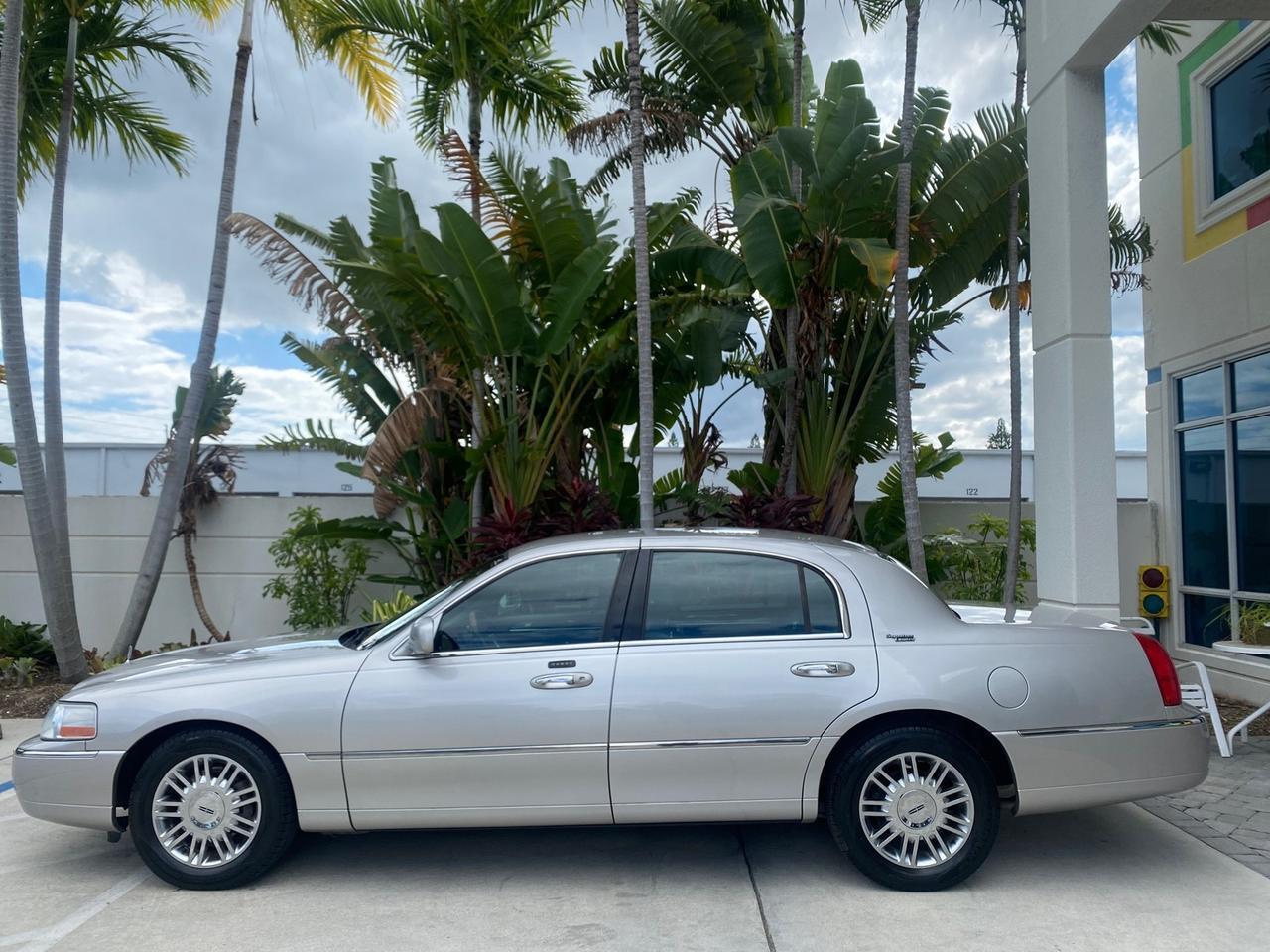 2009 Lincoln Town Car Signature Limited LOW MILES 50,225 Pompano Beach FL