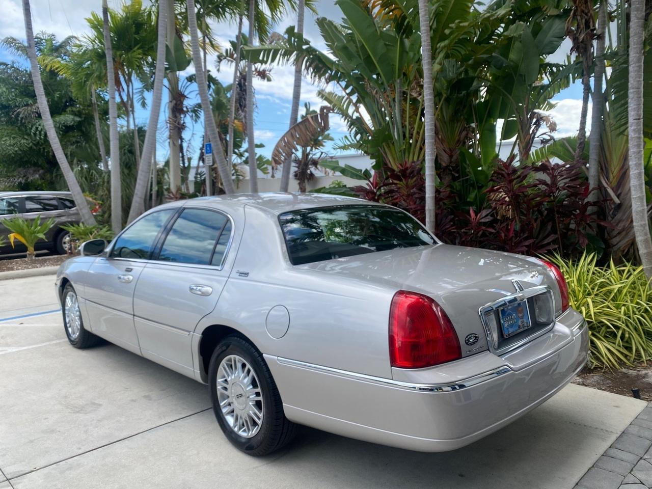 2009 Lincoln Town Car Signature Limited LOW MILES 50,225 Pompano Beach FL
