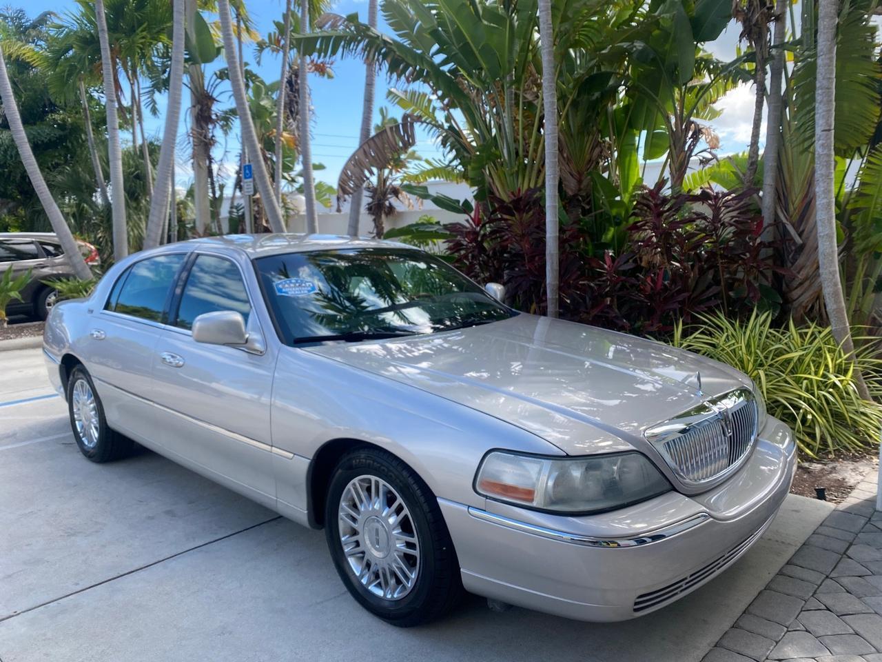 2009 Lincoln Town Car Signature Limited LOW MILES 50,225 Pompano Beach FL