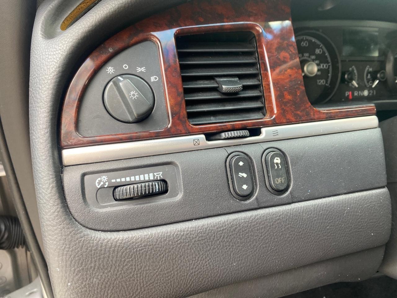 2009 Lincoln Town Car Signature Limited LOW MILES 50,225 Pompano Beach FL