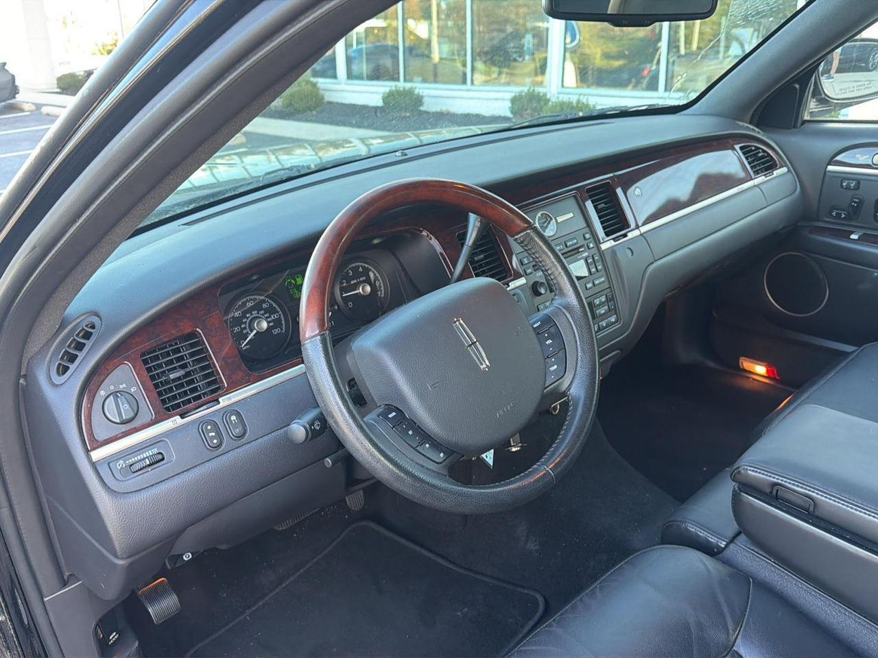 2009 Lincoln Town Car Signature Limited Gaithersburg MD