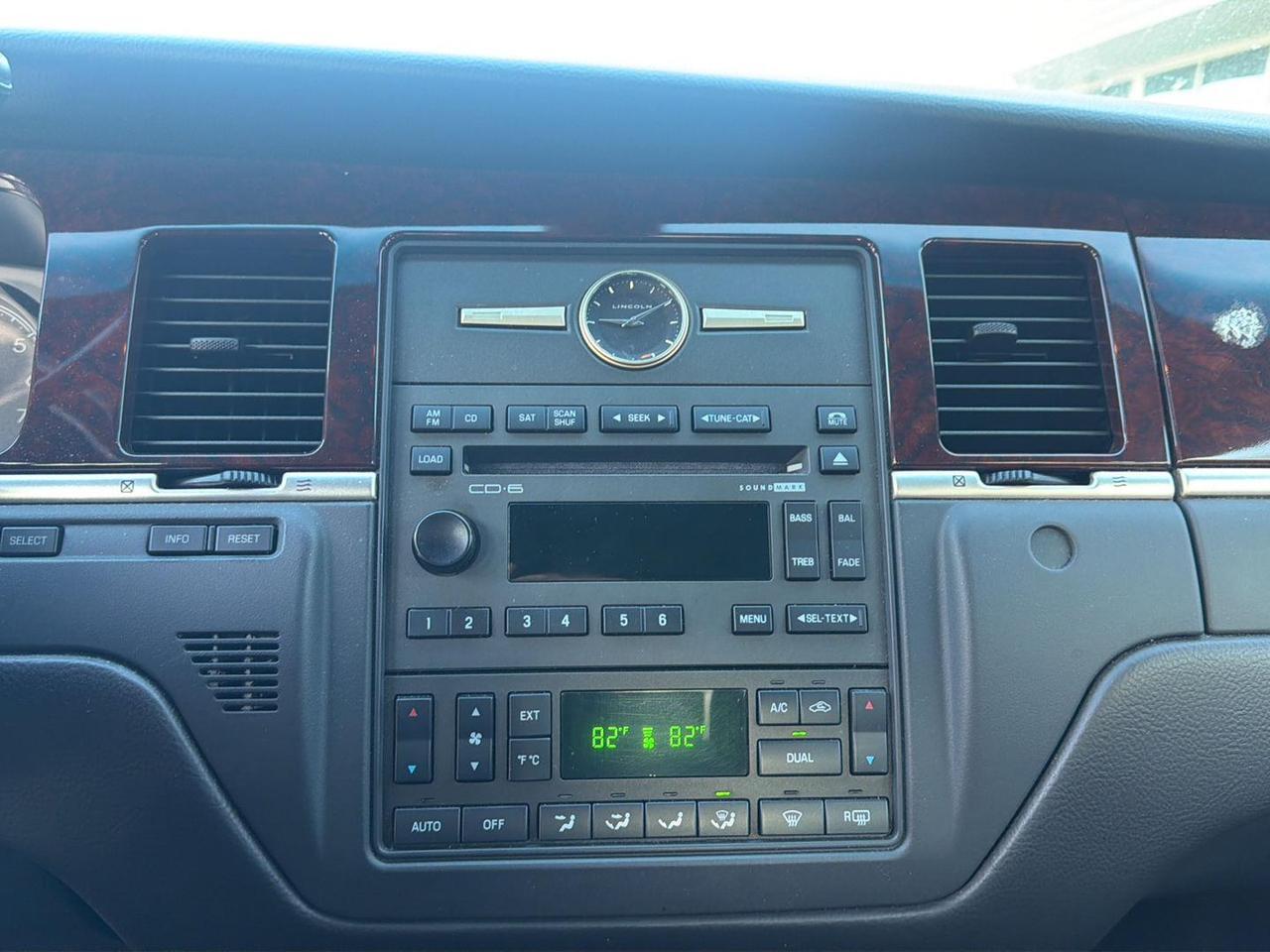 2009 Lincoln Town Car Signature Limited Gaithersburg MD
