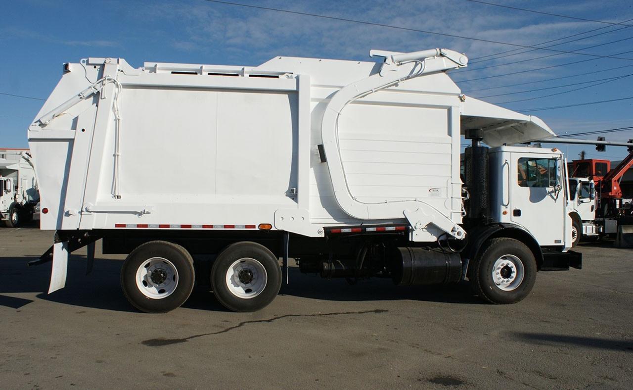 2009 Mack MRU613 35 yd Heil Front Loader Garbage Truck