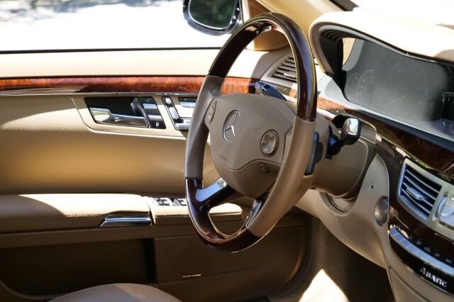 2009 Mercedes-Benz S-550 4Matic / 5.5L V8 / Sunroof / Cooled Seats! High Point NC