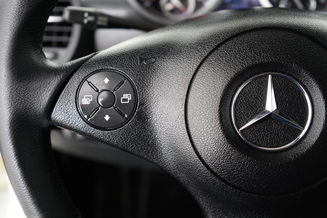 2009 Mercedes-Benz SLK 300 AUTOMATIC LEATHER SEATS DUAL POWER SEATS CRUISE CONTROL ALLOY WHEELS Carrollton TX