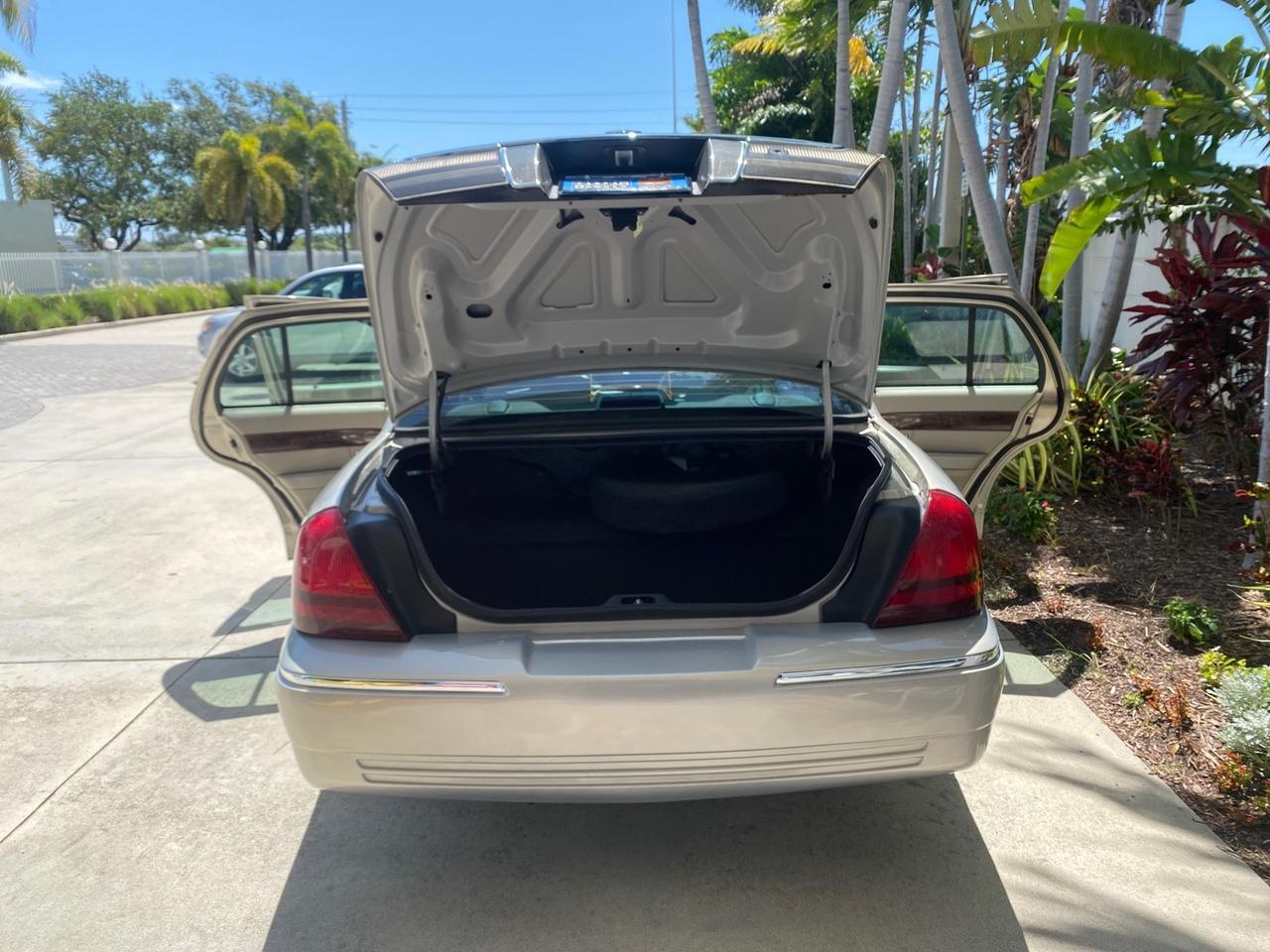 2009 Mercury Grand Marquis LS 1 FL LOW MILES 50,955 Pompano Beach FL