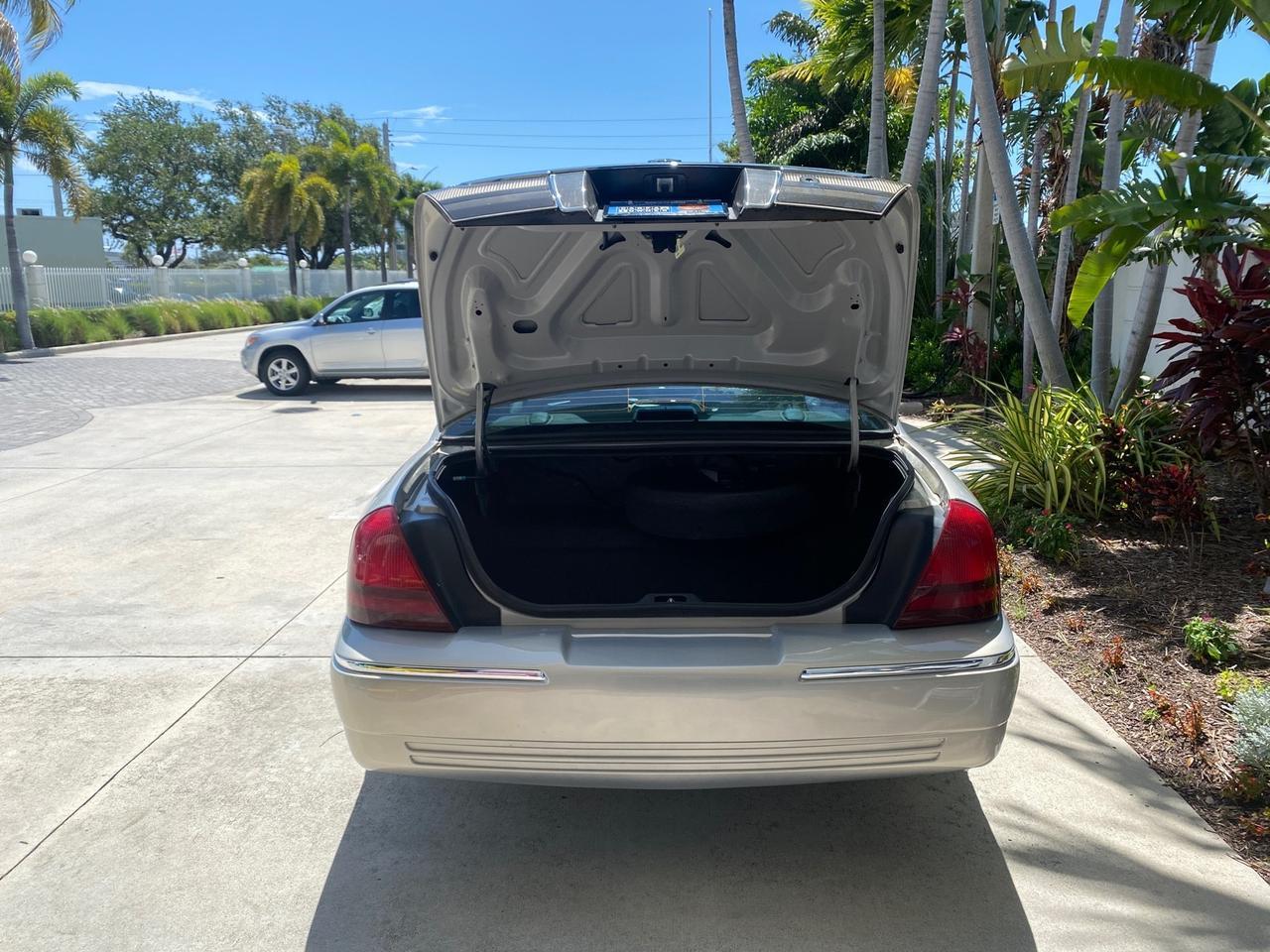 2009 Mercury Grand Marquis LS 1 FL LOW MILES 50,955 Pompano Beach FL