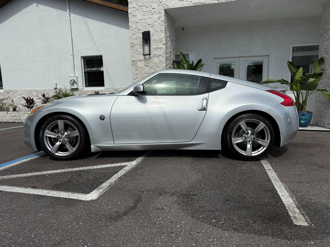 2009 Nissan 370Z 2dr Cpe Auto Touring