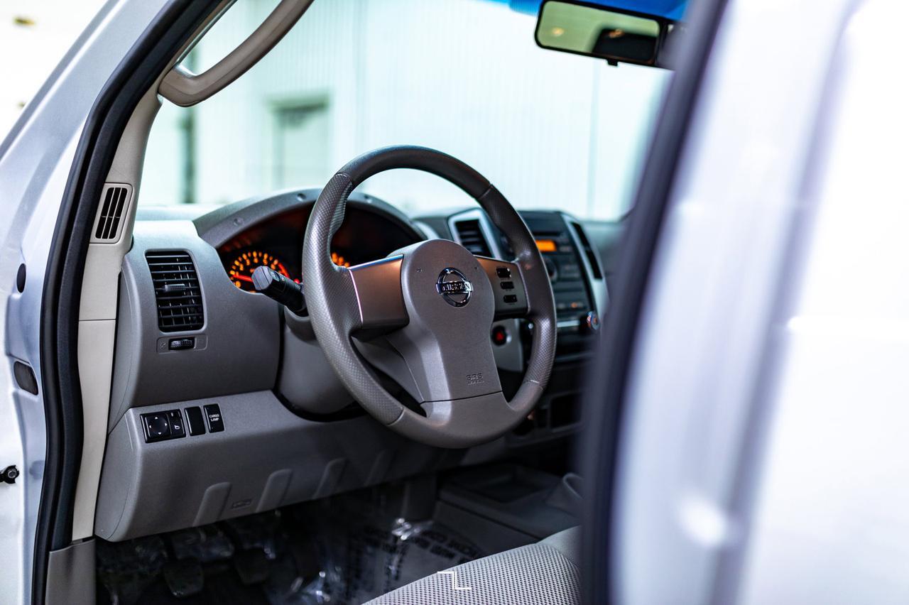 2009 Nissan Frontier 4x4 Crew Cab SE Manual Red Deer AB