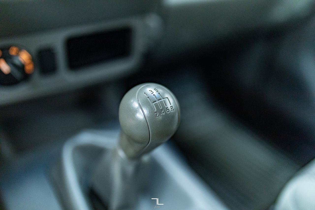 2009 Nissan Frontier 4x4 Crew Cab SE Manual Red Deer AB