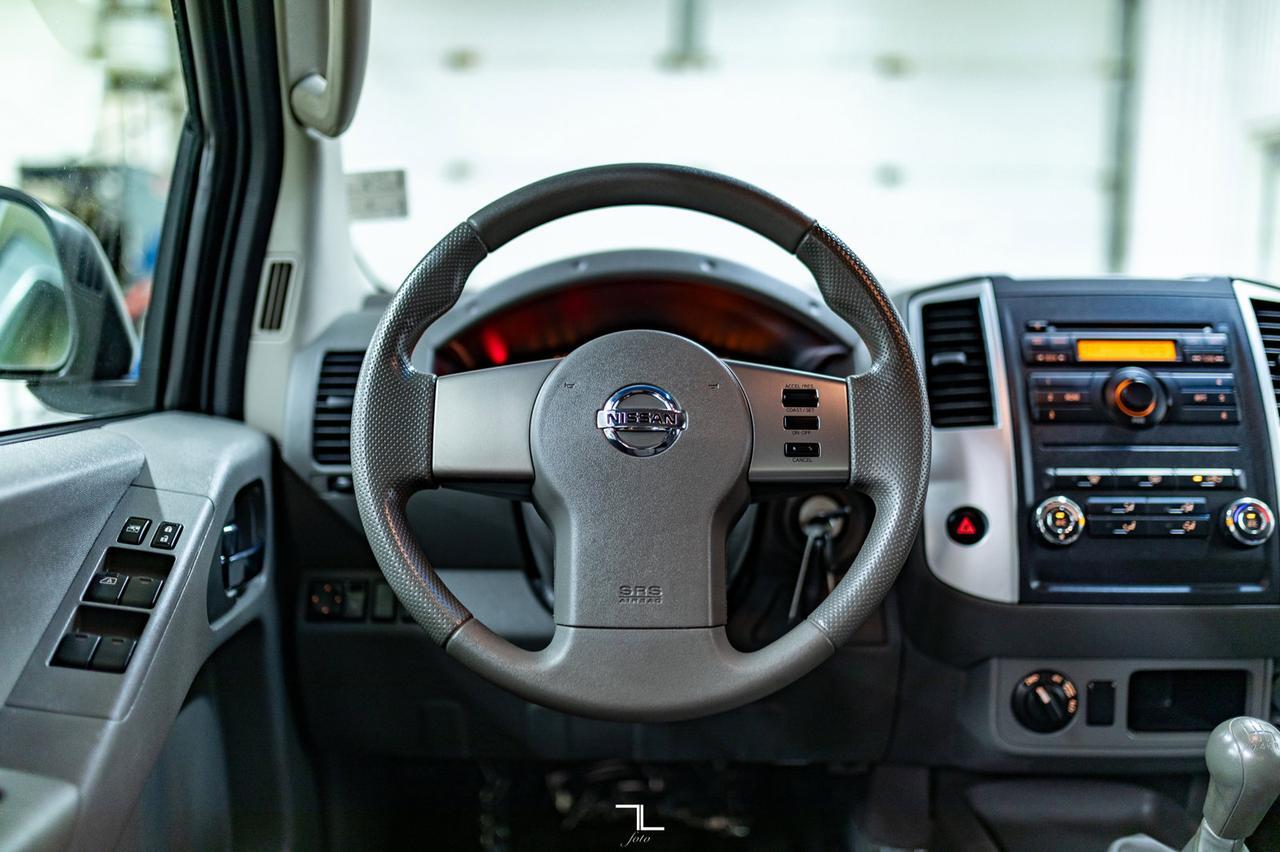 2009 Nissan Frontier 4x4 Crew Cab SE Manual Red Deer AB