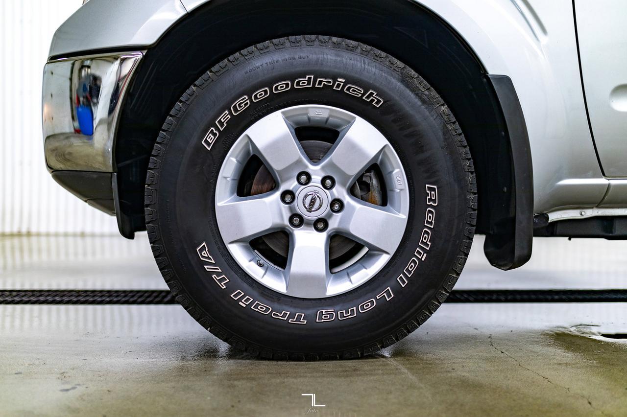 2009 Nissan Frontier 4x4 Crew Cab SE Manual Red Deer AB