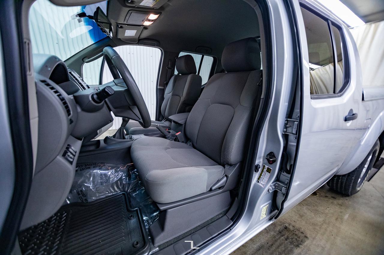 2009 Nissan Frontier 4x4 Crew Cab SE Manual Red Deer AB