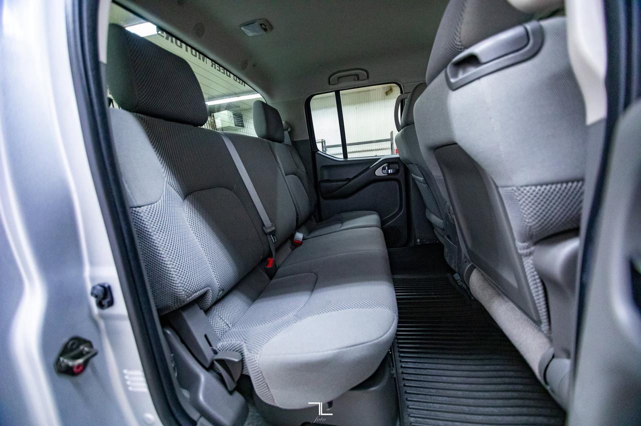 2009 Nissan Frontier 4x4 Crew Cab SE Manual Red Deer AB