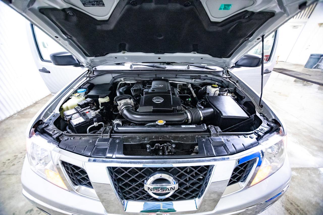 2009 Nissan Frontier 4x4 Crew Cab SE Manual Red Deer AB