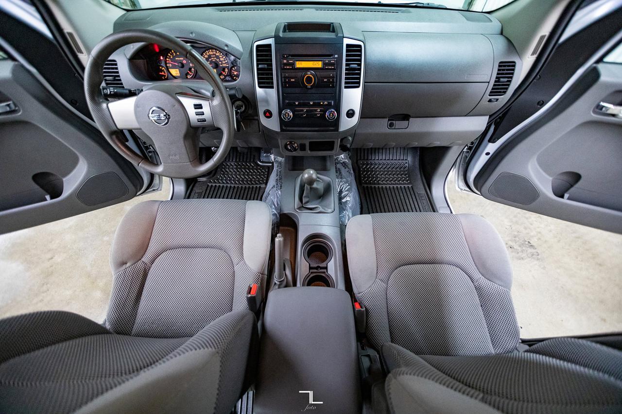 2009 Nissan Frontier 4x4 Crew Cab SE Manual Red Deer AB