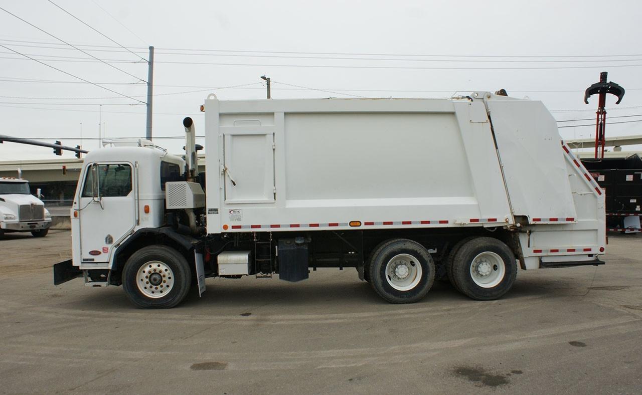 2009 Peterbilt 320 25 yard Heil Rear Loader Garbage Truck Tampa FL