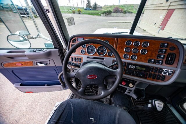 2009 Peterbilt 388 Tractor Heavy Spec Diesel Red Deer AB