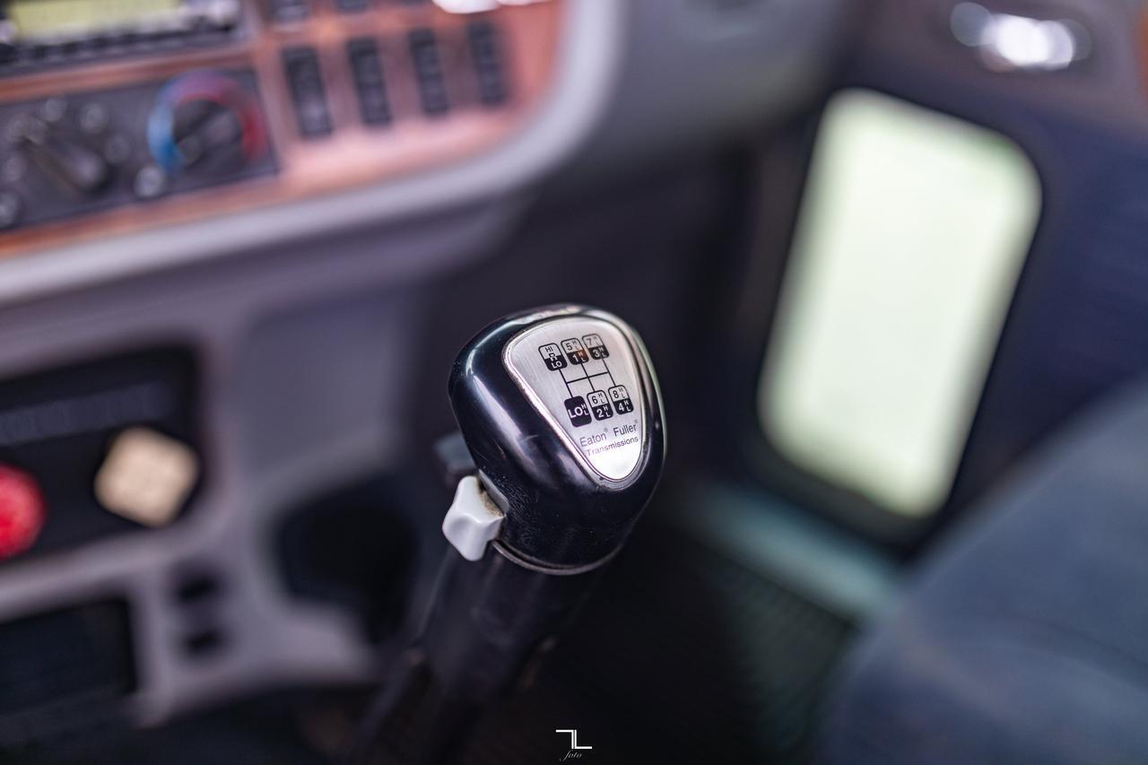 2009 Peterbilt 388 Tractor Heavy Spec Diesel Red Deer AB