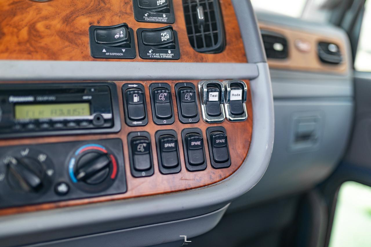 2009 Peterbilt 388 Tractor Heavy Spec Diesel Red Deer AB