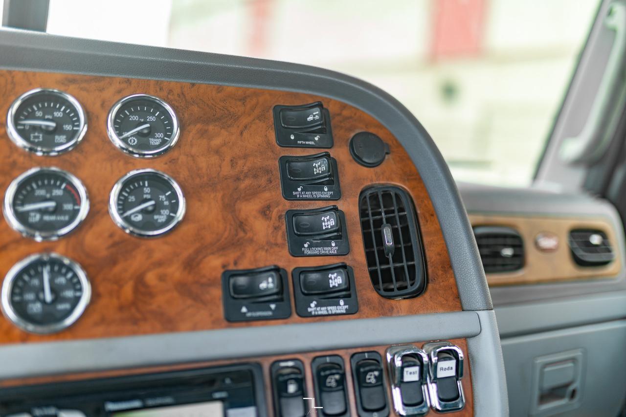 2009 Peterbilt 388 Tractor Heavy Spec Diesel Red Deer AB