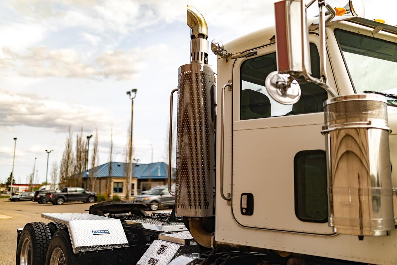 2009 Peterbilt 388 Tractor Heavy Spec Diesel Red Deer AB