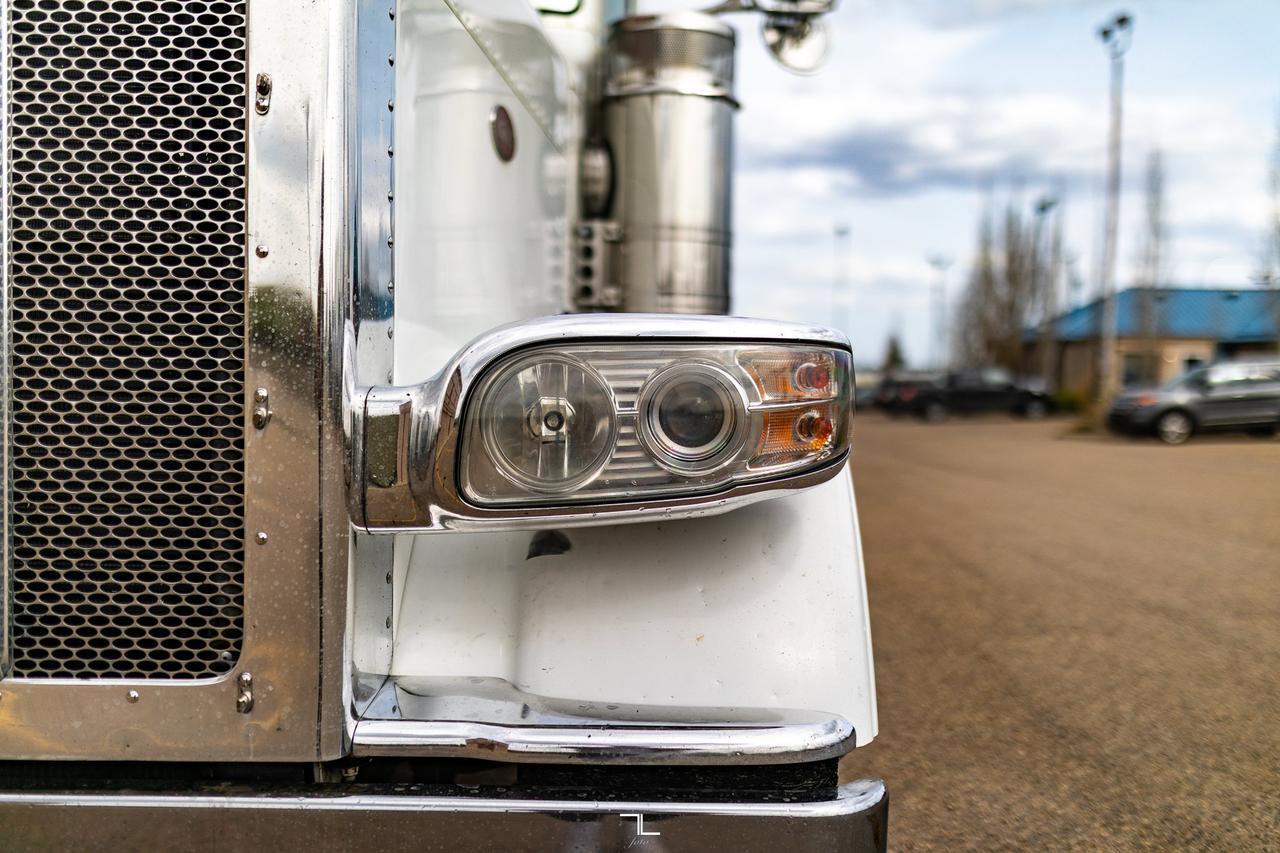 2009 Peterbilt 388 Tractor Heavy Spec Diesel Red Deer AB