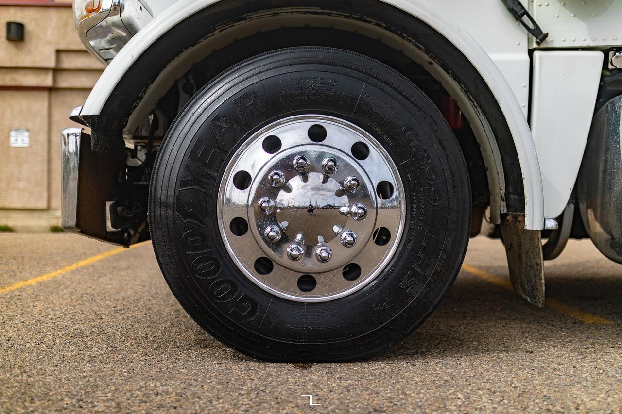 2009 Peterbilt 388 Tractor Heavy Spec Diesel Red Deer AB