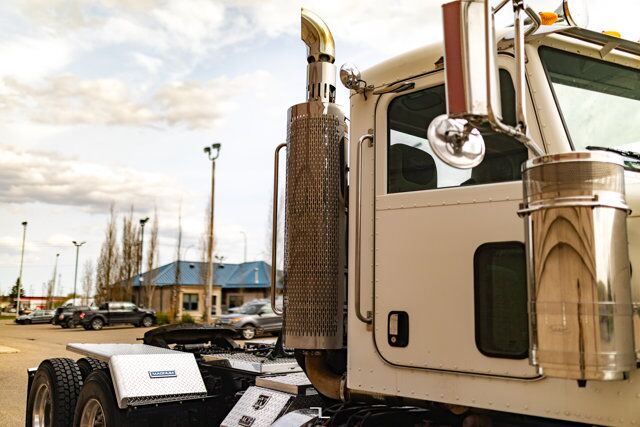 2009 Peterbilt 388 Tractor Heavy Spec Diesel Red Deer AB