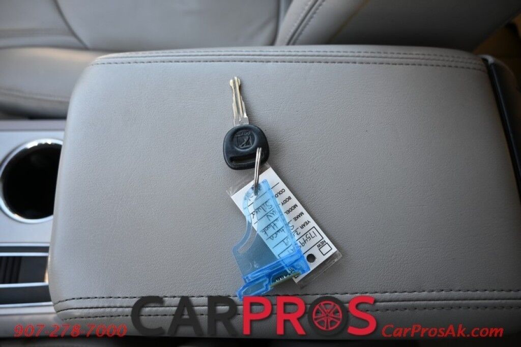 2009 Saturn Outlook XE - AWD - Convenience Pkg - Premium Pkg - Power & Heated Leather Seats - 3rd Row - Seats 8 - Dual Zone Climate Control - Backup Camera - Cruise Control - Power Liftgate - Alloy Wheels - Tow Pkg Anchorage AK