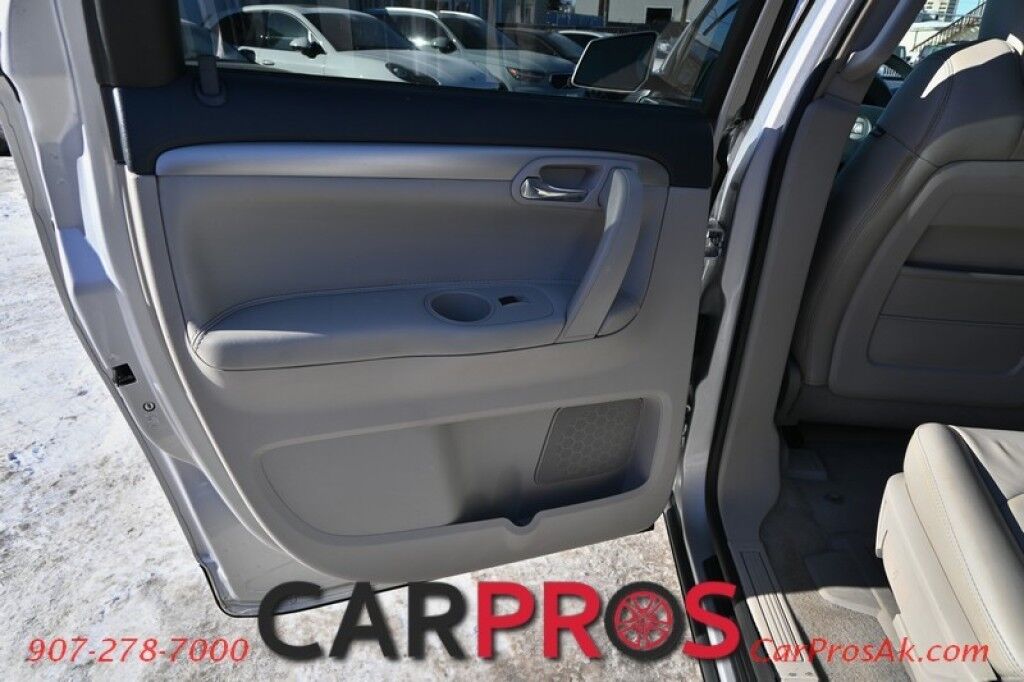 2009 Saturn Outlook XE - AWD - Convenience Pkg - Premium Pkg - Power & Heated Leather Seats - 3rd Row - Seats 8 - Dual Zone Climate Control - Backup Camera - Cruise Control - Power Liftgate - Alloy Wheels - Tow Pkg Anchorage AK