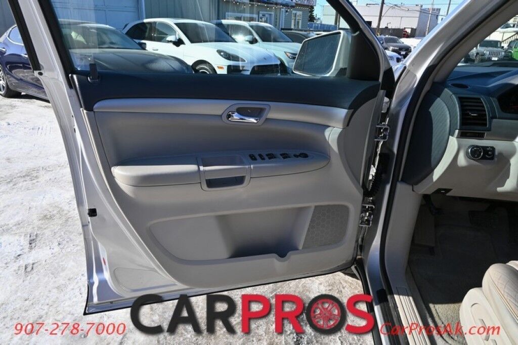 2009 Saturn Outlook XE - AWD - Convenience Pkg - Premium Pkg - Power & Heated Leather Seats - 3rd Row - Seats 8 - Dual Zone Climate Control - Backup Camera - Cruise Control - Power Liftgate - Alloy Wheels - Tow Pkg Anchorage AK