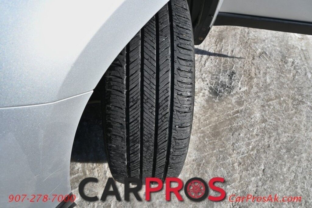 2009 Saturn Outlook XE - AWD - Convenience Pkg - Premium Pkg - Power & Heated Leather Seats - 3rd Row - Seats 8 - Dual Zone Climate Control - Backup Camera - Cruise Control - Power Liftgate - Alloy Wheels - Tow Pkg Anchorage AK