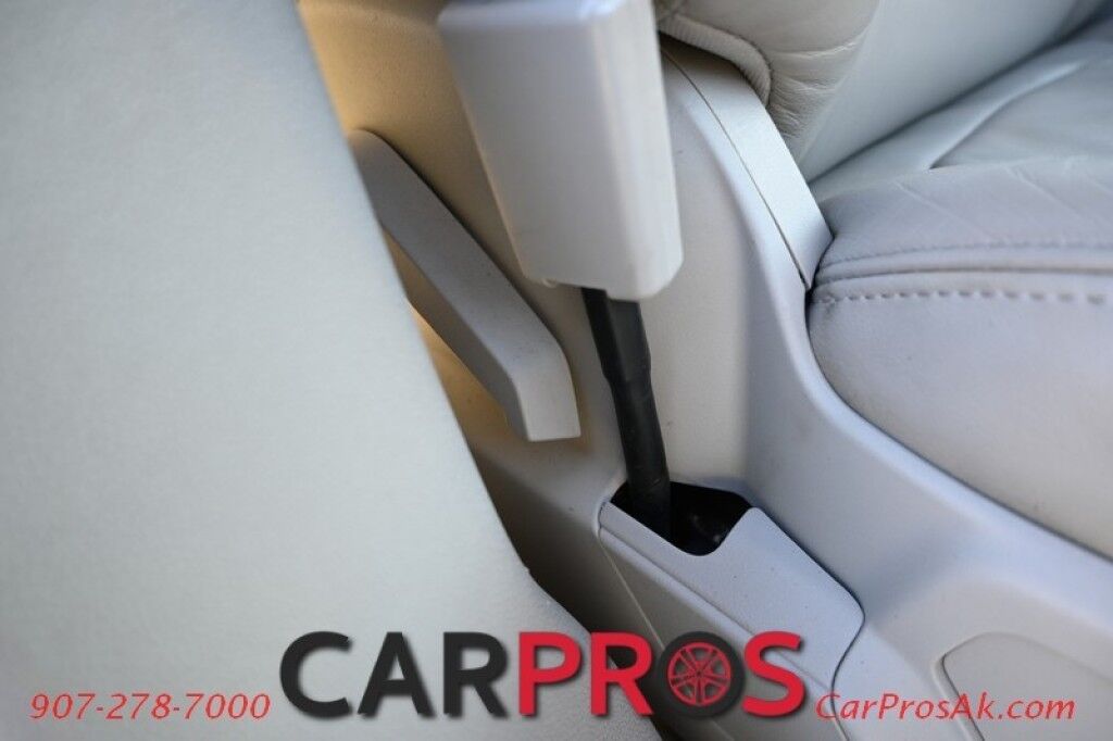 2009 Saturn Outlook XE - AWD - Convenience Pkg - Premium Pkg - Power & Heated Leather Seats - 3rd Row - Seats 8 - Dual Zone Climate Control - Backup Camera - Cruise Control - Power Liftgate - Alloy Wheels - Tow Pkg Anchorage AK