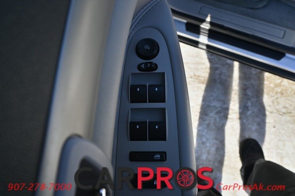 2009 Saturn Outlook XE - AWD - Convenience Pkg - Premium Pkg - Power & Heated Leather Seats - 3rd Row - Seats 8 - Dual Zone Climate Control - Backup Camera - Cruise Control - Power Liftgate - Alloy Wheels - Tow Pkg Anchorage AK