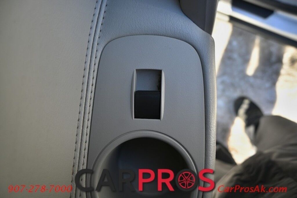 2009 Saturn Outlook XE - AWD - Convenience Pkg - Premium Pkg - Power & Heated Leather Seats - 3rd Row - Seats 8 - Dual Zone Climate Control - Backup Camera - Cruise Control - Power Liftgate - Alloy Wheels - Tow Pkg Anchorage AK