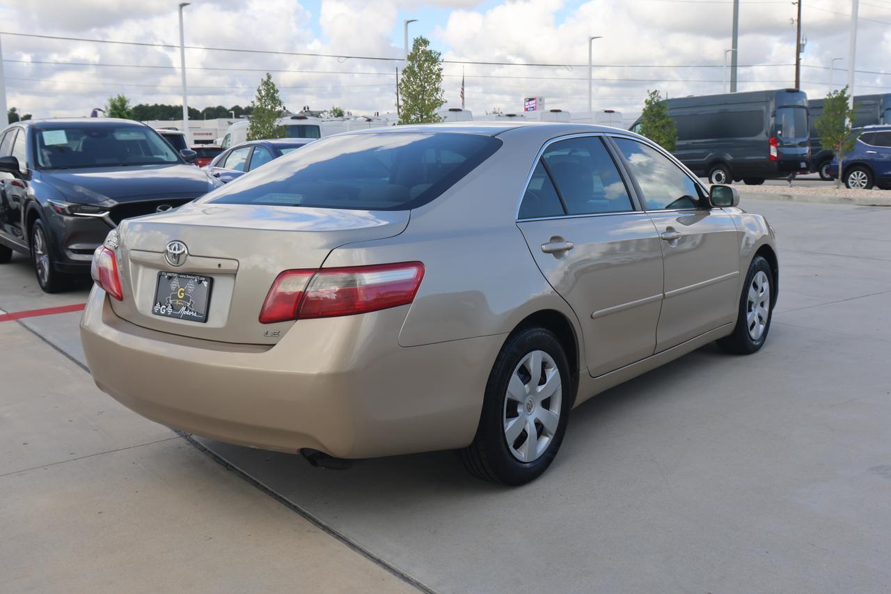 2009 Toyota Camry Base photo 4