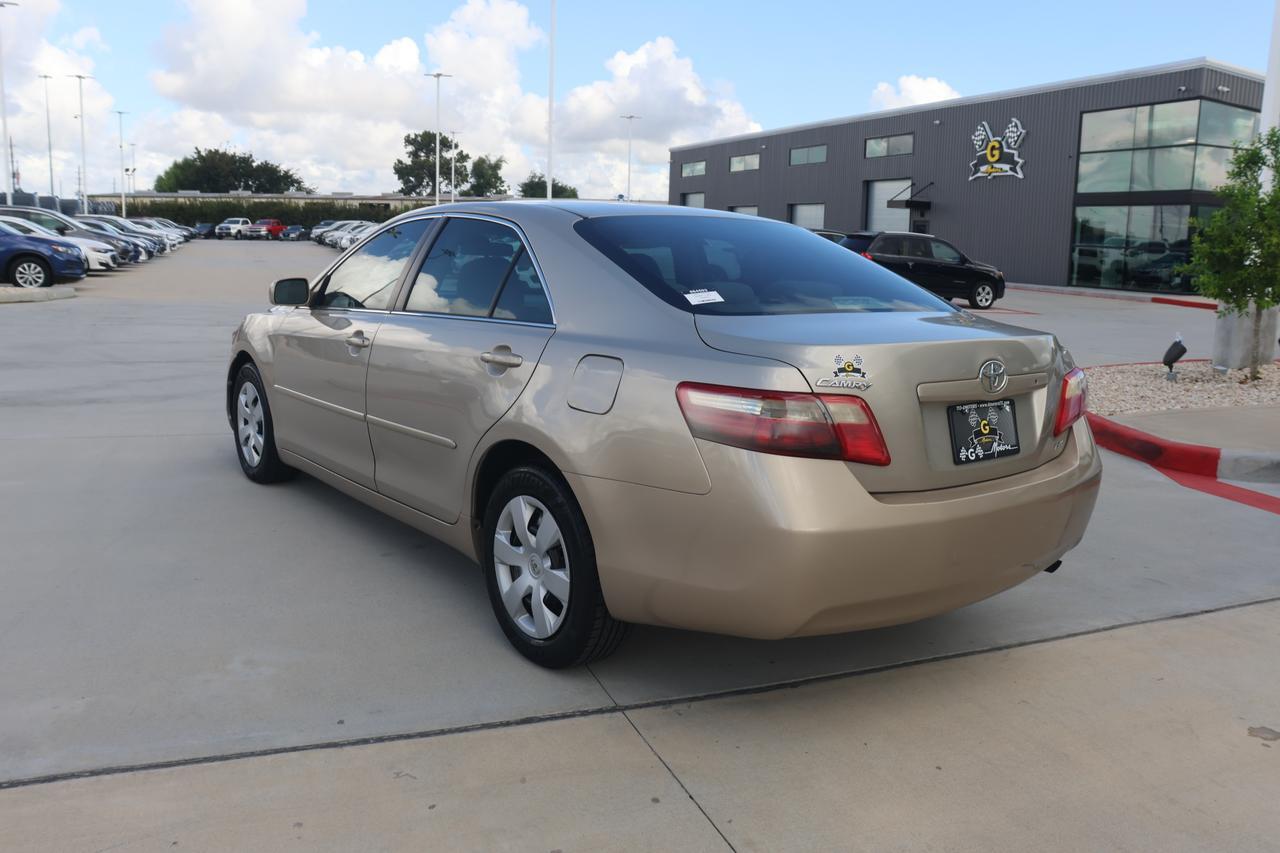 2009 Toyota Camry Base photo 2