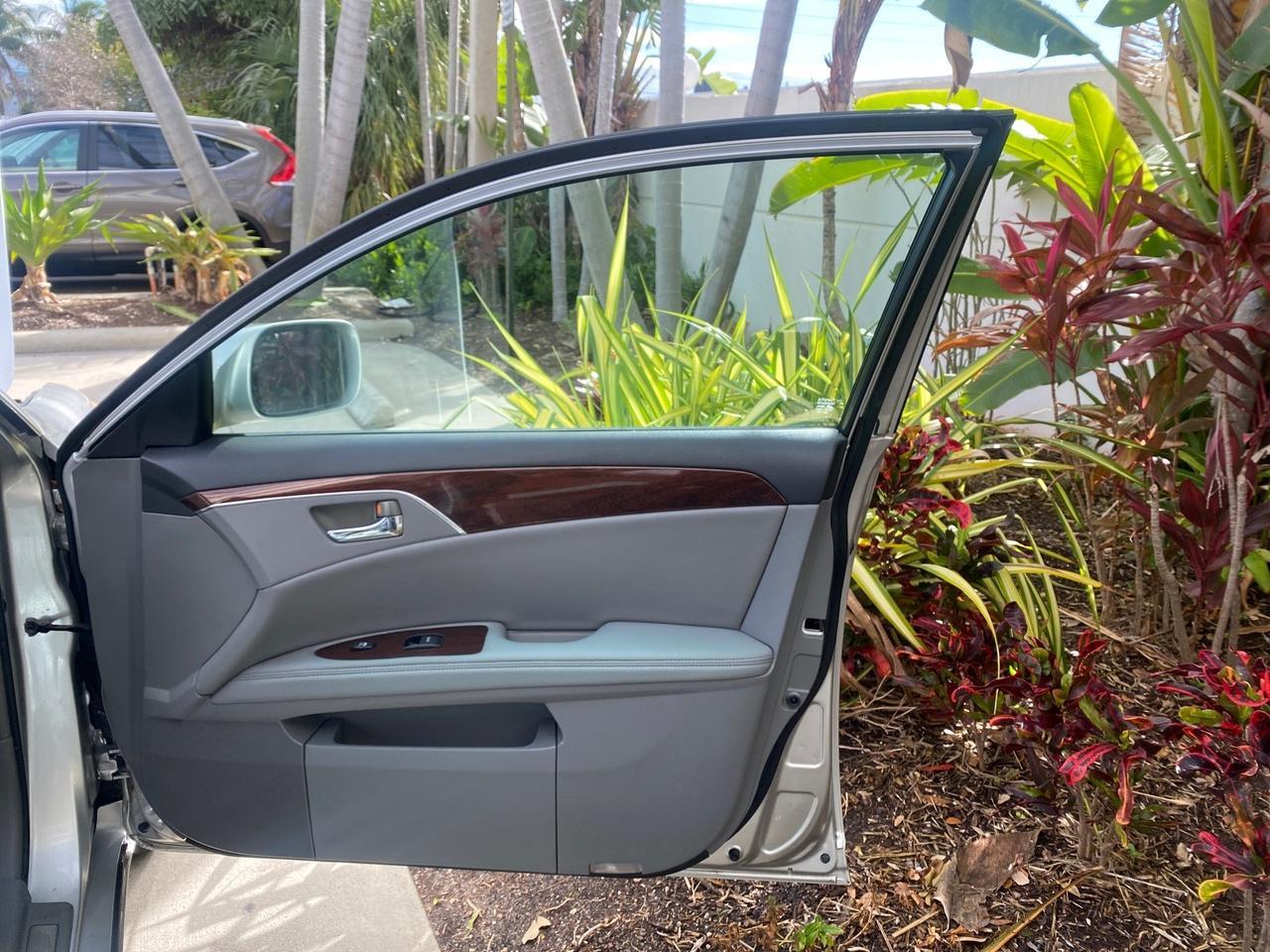 2009 Toyota Avalon XLS LOW MILES 38,036 1 OWNER Pompano Beach FL