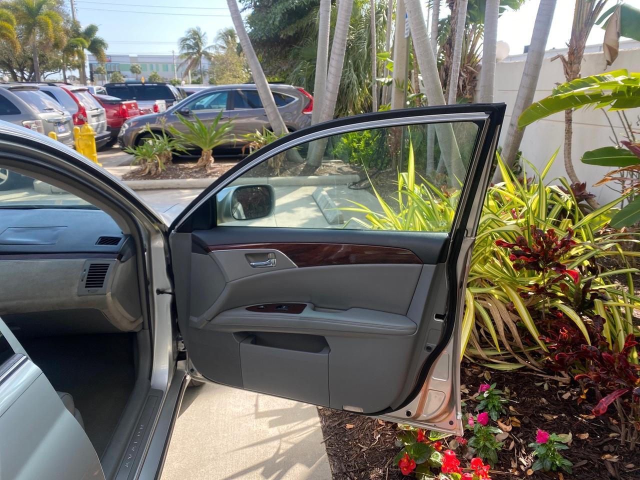 2009 Toyota Avalon XLS LOW MILES 38,036 1 OWNER Pompano Beach FL