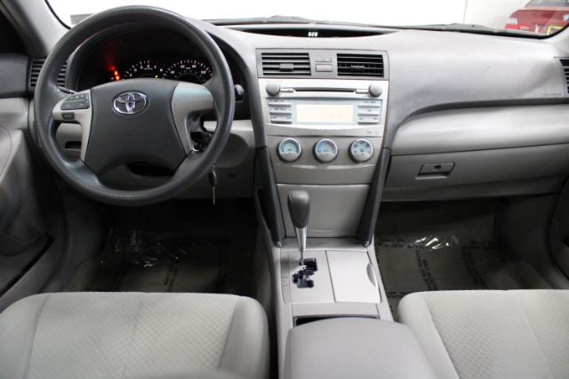 2009 Toyota Camry LE 5-Spd AT