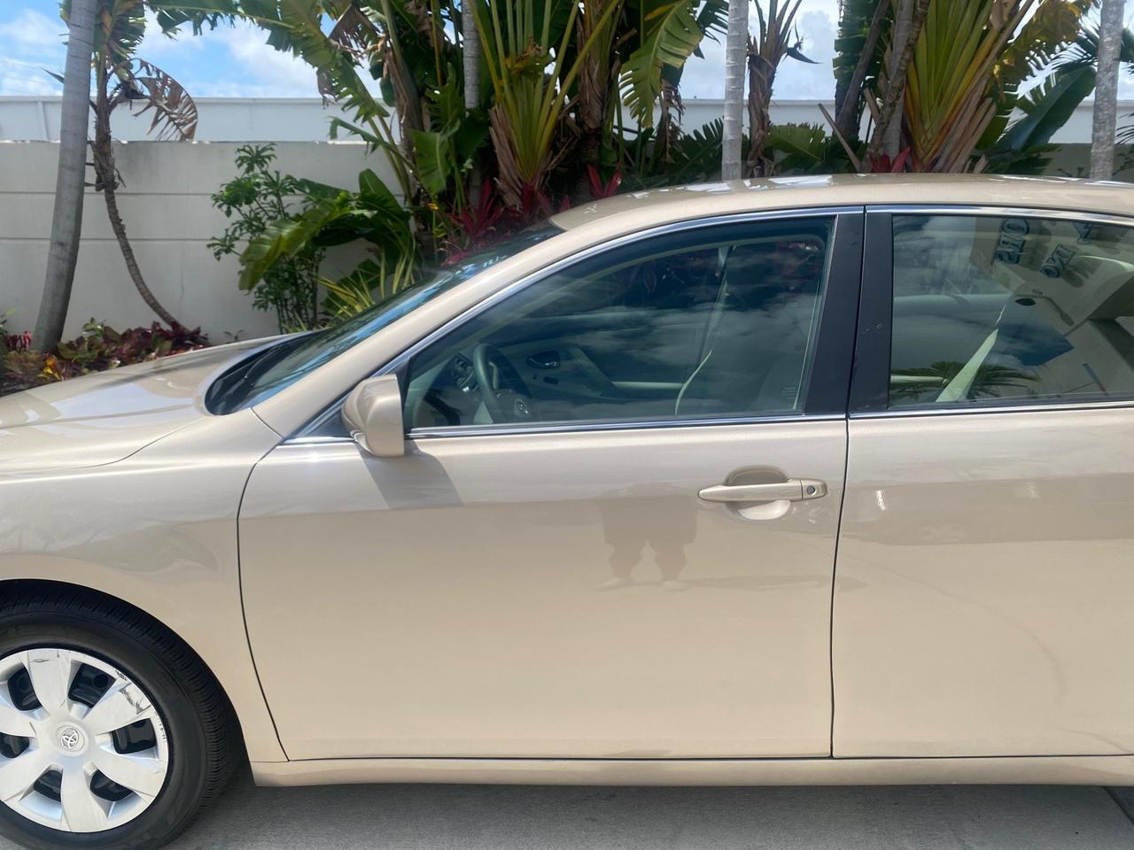 2009 Toyota Camry LE LOW MILES 18,727 1 OWNER Pompano Beach FL