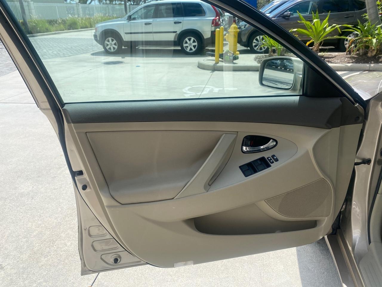 2009 Toyota Camry LE LOW MILES 18,727 1 OWNER Pompano Beach FL