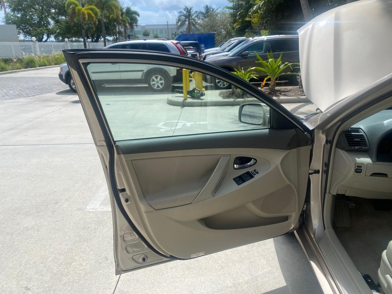 2009 Toyota Camry LE LOW MILES 18,727 1 OWNER Pompano Beach FL