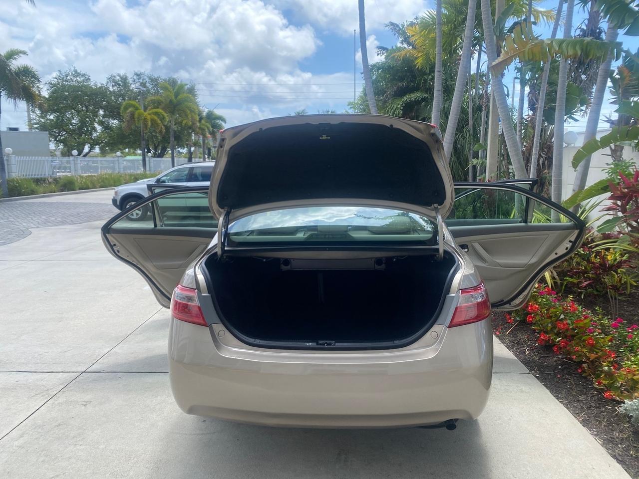 2009 Toyota Camry LE LOW MILES 18,727 1 OWNER Pompano Beach FL